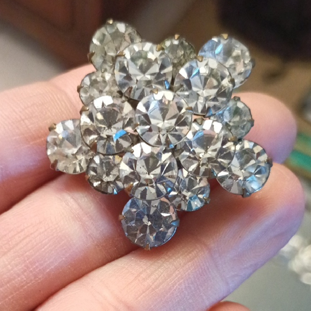 Sparkling Clear Rhinestone-snow Flake Brooch